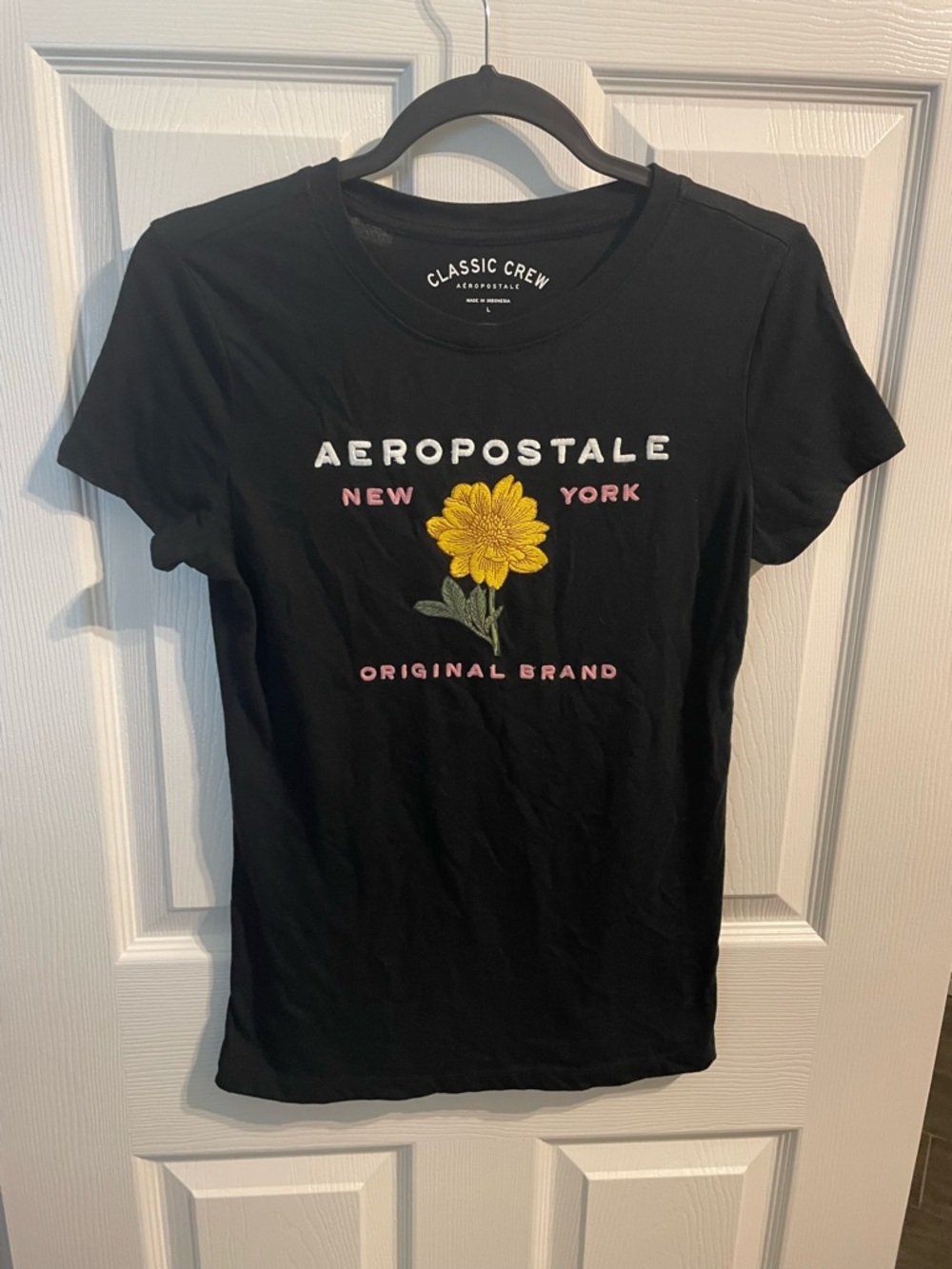 Aeropostale Black Short Sleeve Tee with Yellow Floral Embroidery